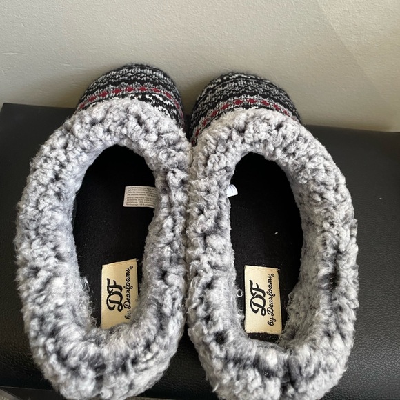 slippers - Picture 3 of 5